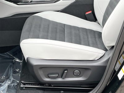 2025 Mitsubishi Outlander SE Tech Package