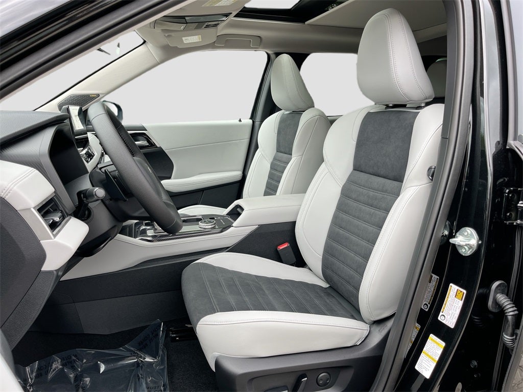 2025 Mitsubishi Outlander SE Tech Package