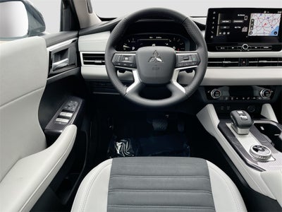 2025 Mitsubishi Outlander SE Tech Package