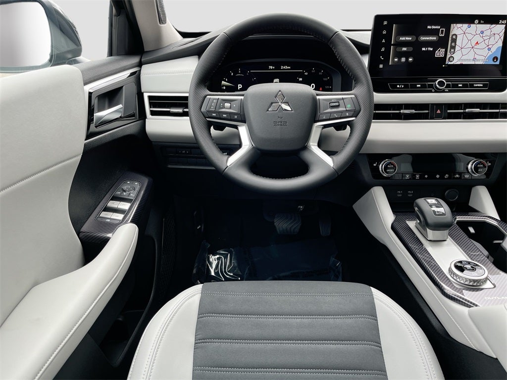 2025 Mitsubishi Outlander SE Tech Package