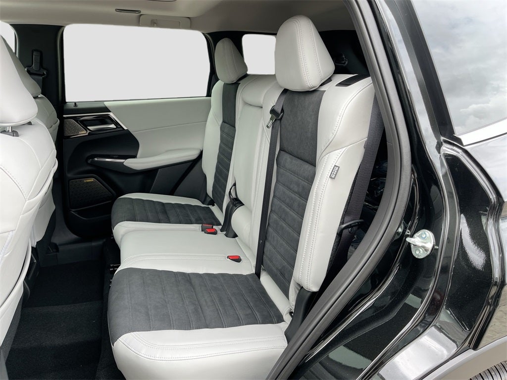 2025 Mitsubishi Outlander SE Tech Package