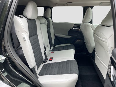 2025 Mitsubishi Outlander SE Tech Package