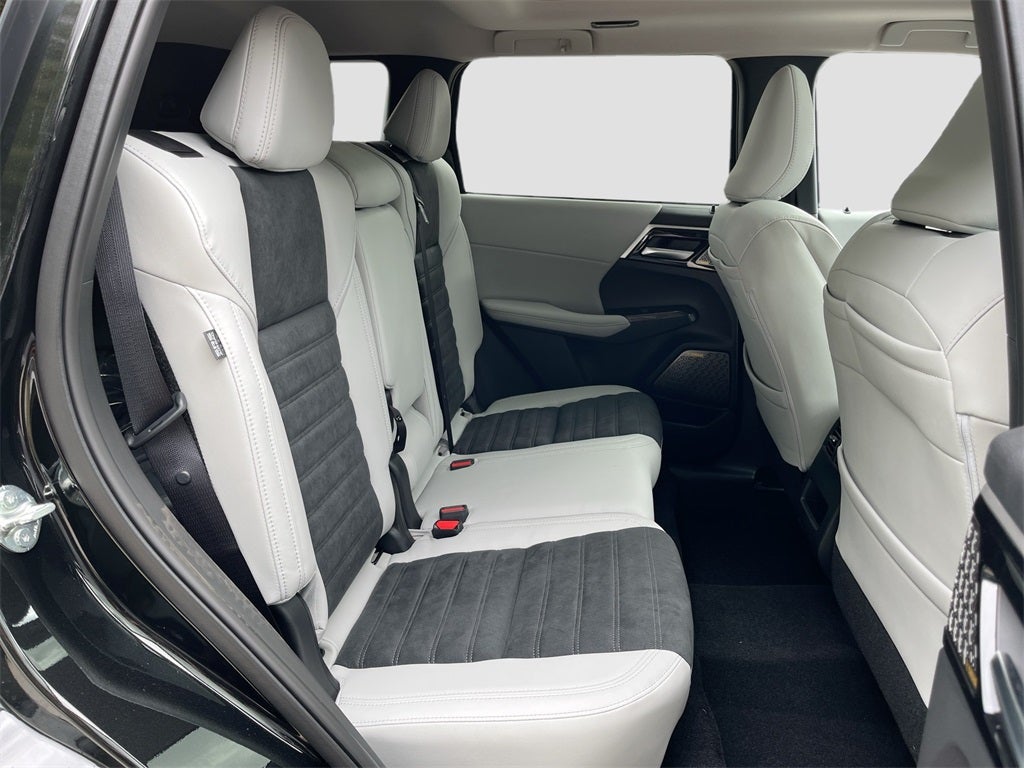 2025 Mitsubishi Outlander SE Tech Package