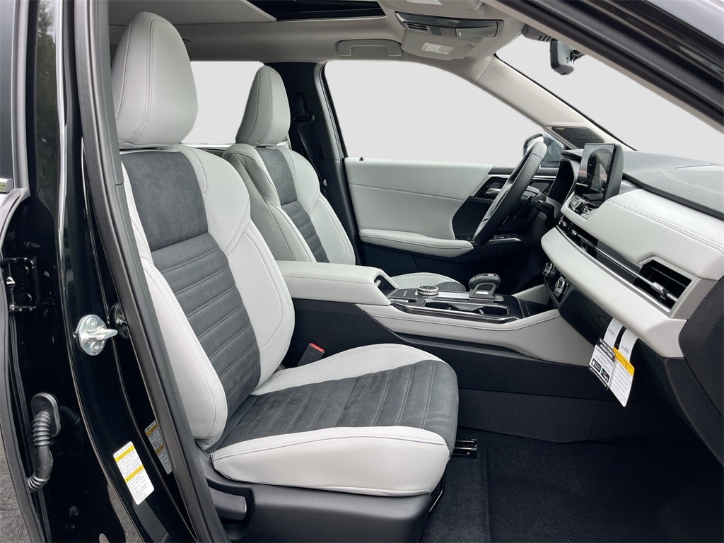 2025 Mitsubishi Outlander SE Tech Package