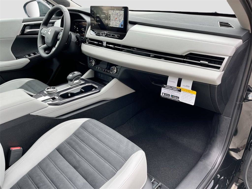 2025 Mitsubishi Outlander SE Tech Package