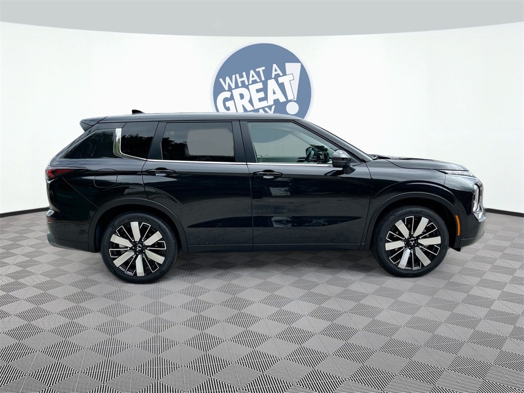 2025 Mitsubishi Outlander SE Tech Package