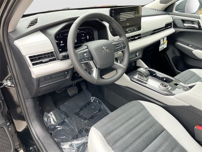 2025 Mitsubishi Outlander SE Tech Package