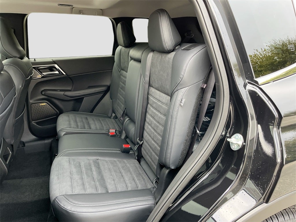 2025 Mitsubishi Outlander SE Tech Package