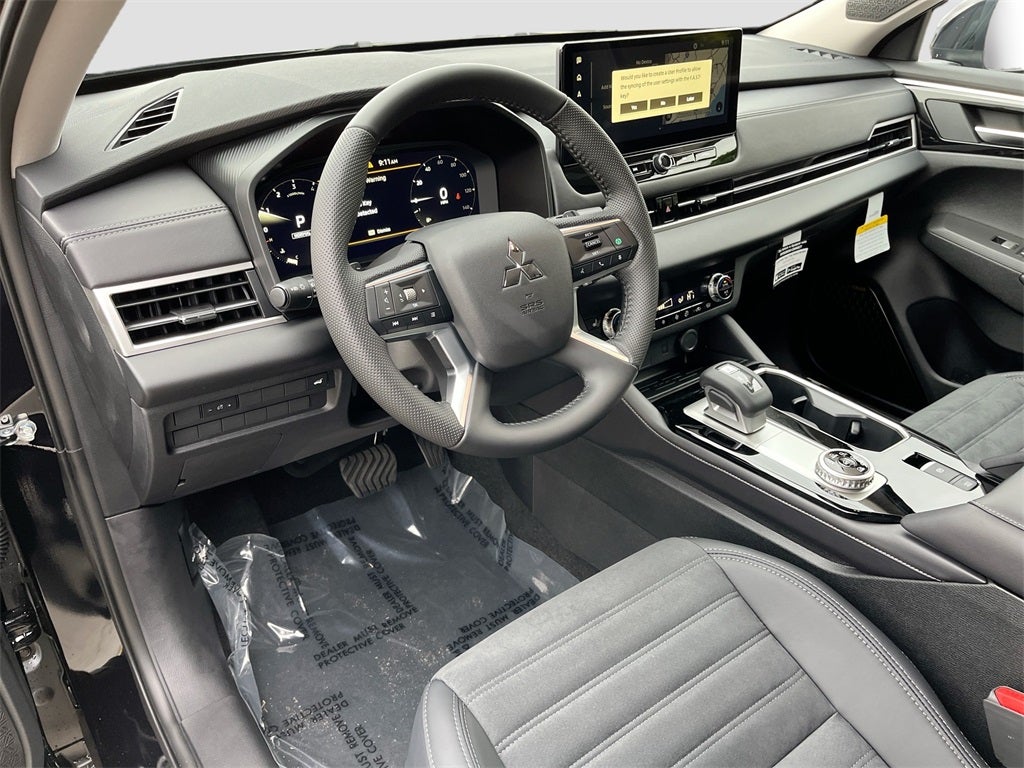 2025 Mitsubishi Outlander SE Tech Package