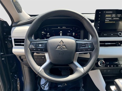 2025 Mitsubishi Outlander SE Tech Package