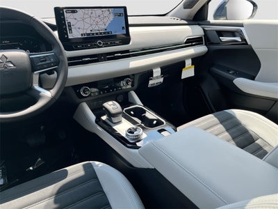 2025 Mitsubishi Outlander SE Tech Package