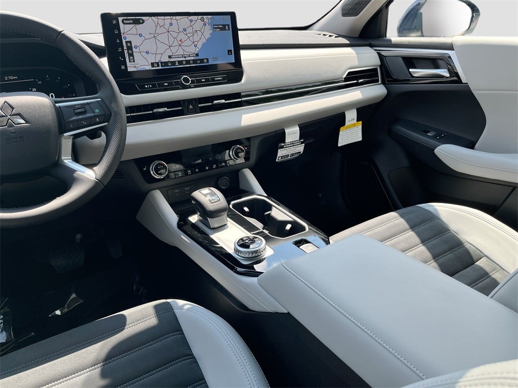 2025 Mitsubishi Outlander SE Tech Package