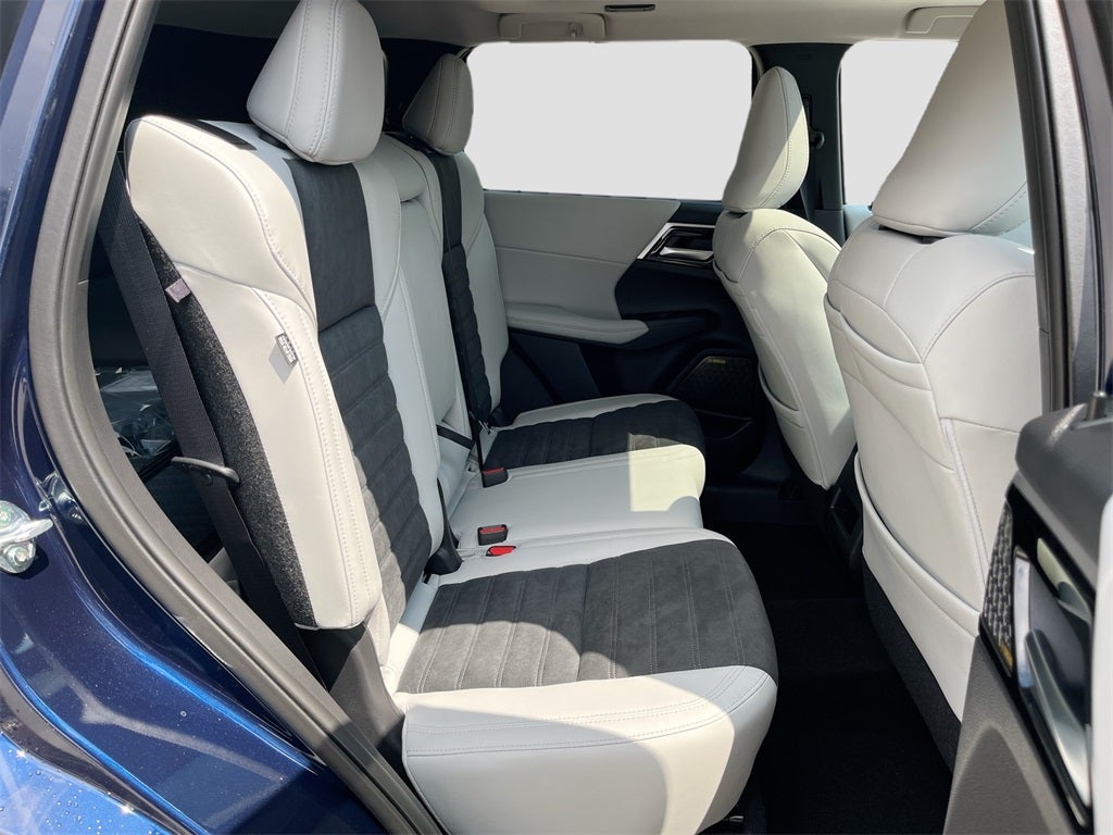 2025 Mitsubishi Outlander SE Tech Package