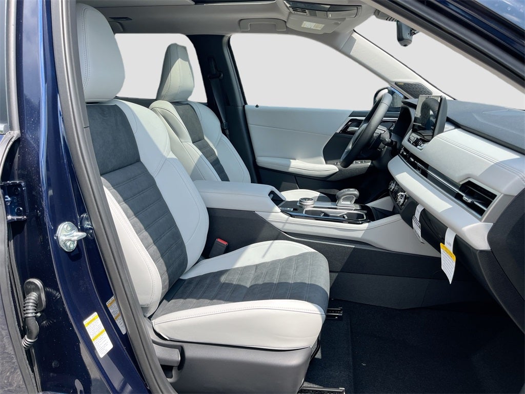 2025 Mitsubishi Outlander SE Tech Package