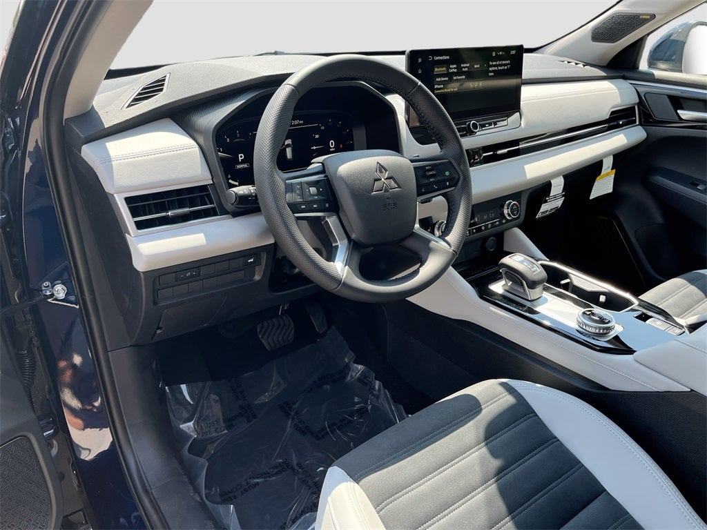 2025 Mitsubishi Outlander SE Tech Package