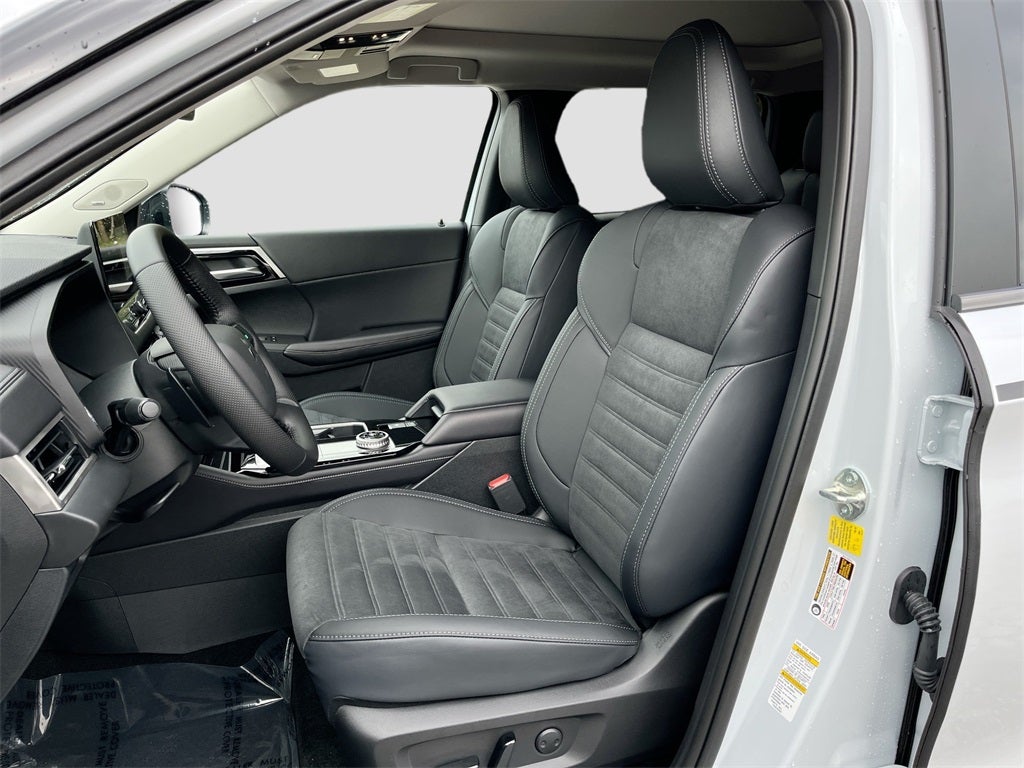 2025 Mitsubishi Outlander Trail Edition Launch Package