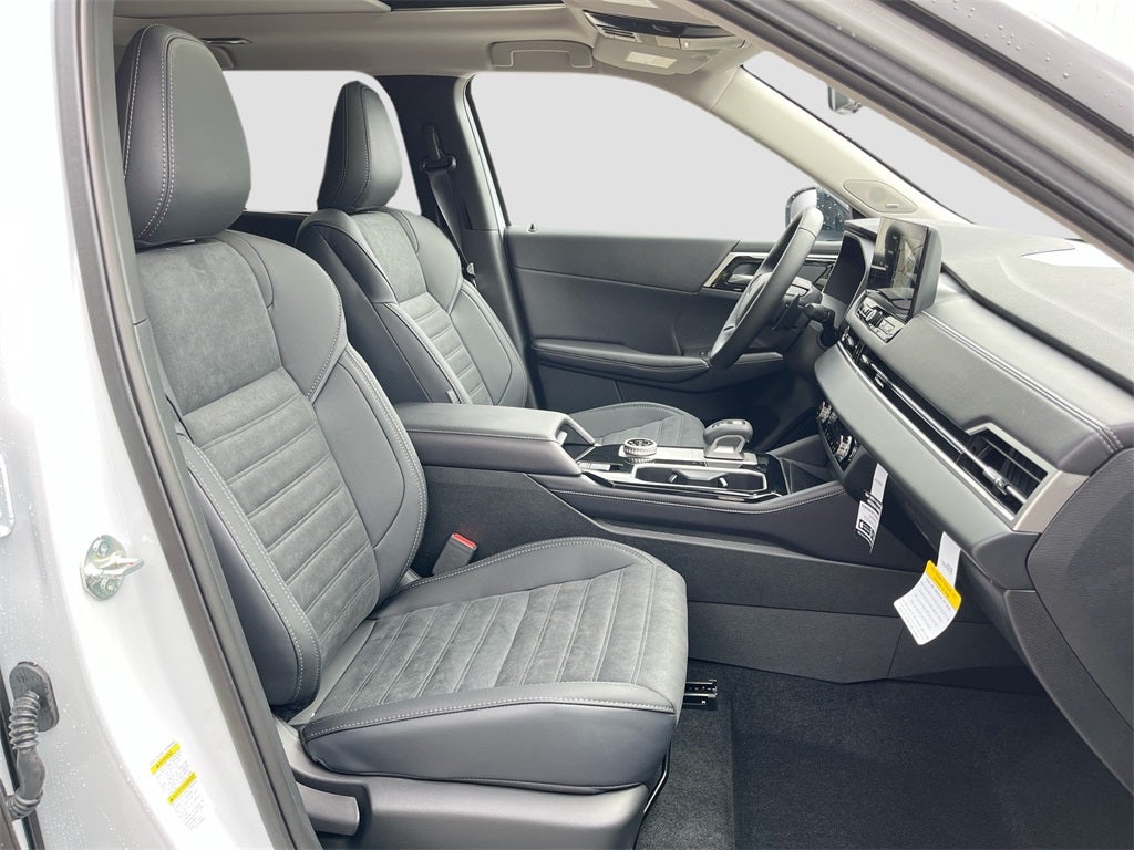 2025 Mitsubishi Outlander Trail Edition Launch Package