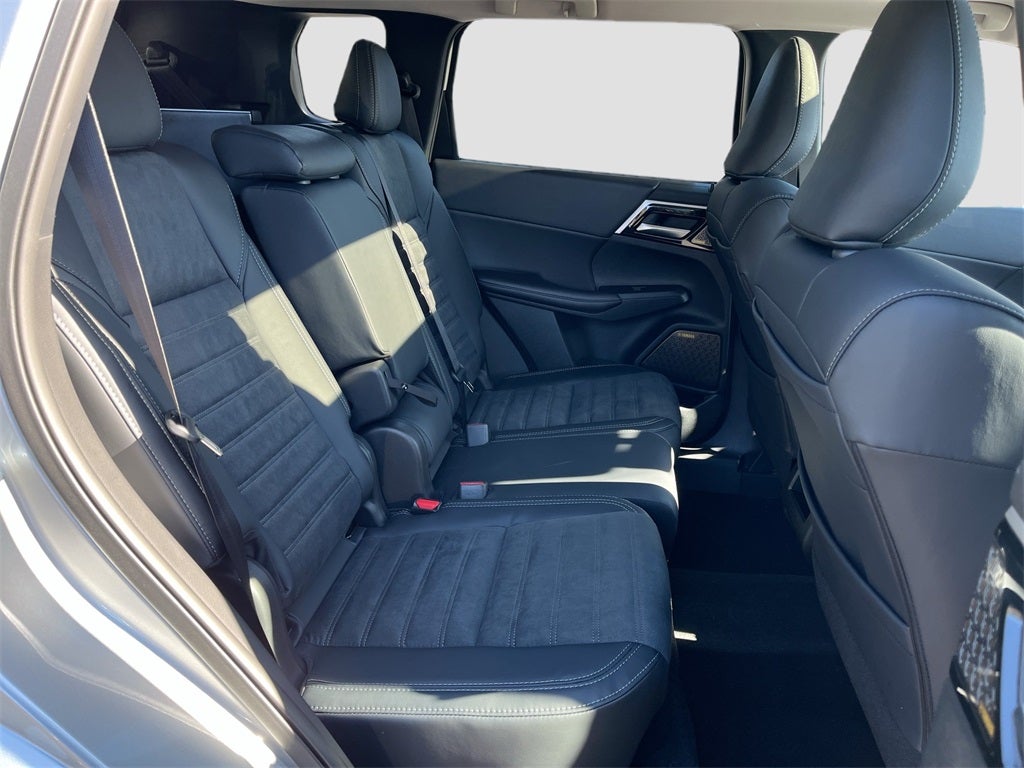 2026 Mitsubishi Outlander SE Tech Package