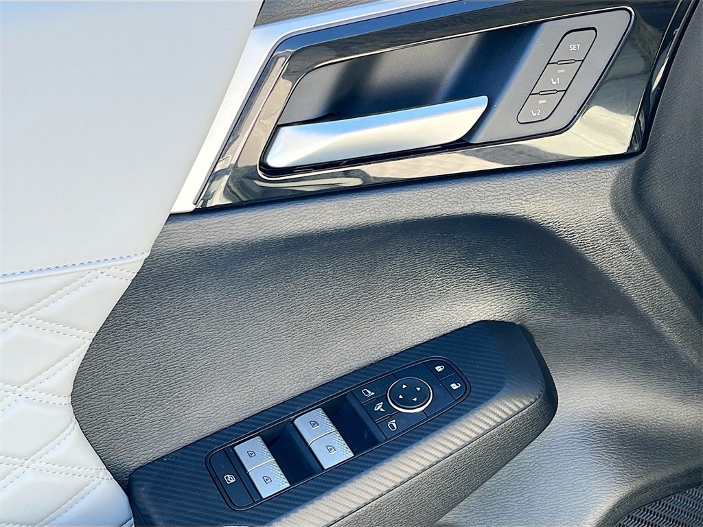 2025 Mitsubishi Outlander Plug-In Hybrid SEL