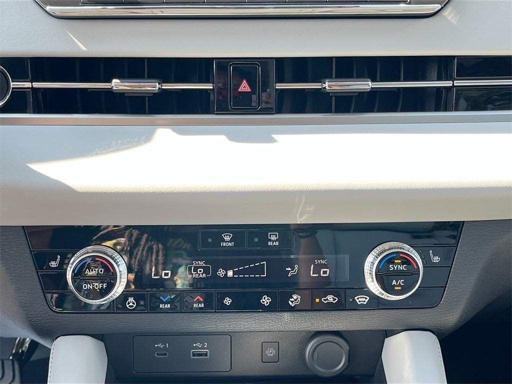 2025 Mitsubishi Outlander Plug-In Hybrid SEL Platinum Edition