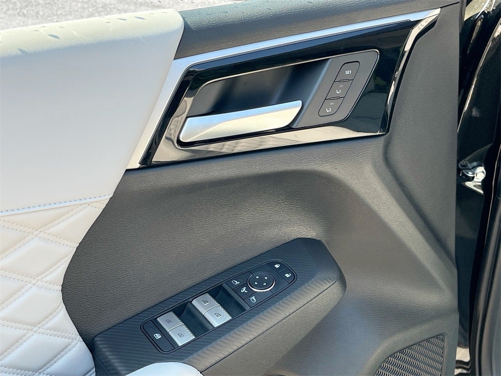 2025 Mitsubishi Outlander Plug-In Hybrid SEL Platinum Edition