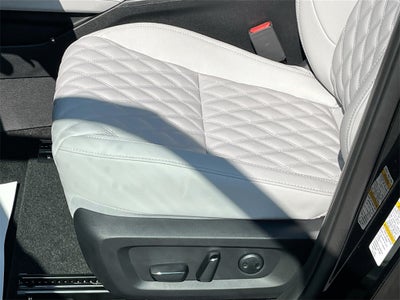 2025 Mitsubishi Outlander Plug-In Hybrid SEL Platinum Edition