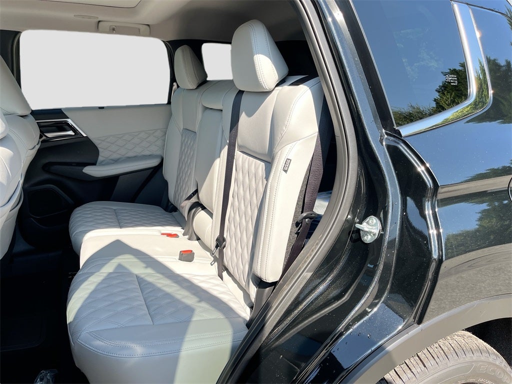 2025 Mitsubishi Outlander Plug-In Hybrid SEL Platinum Edition