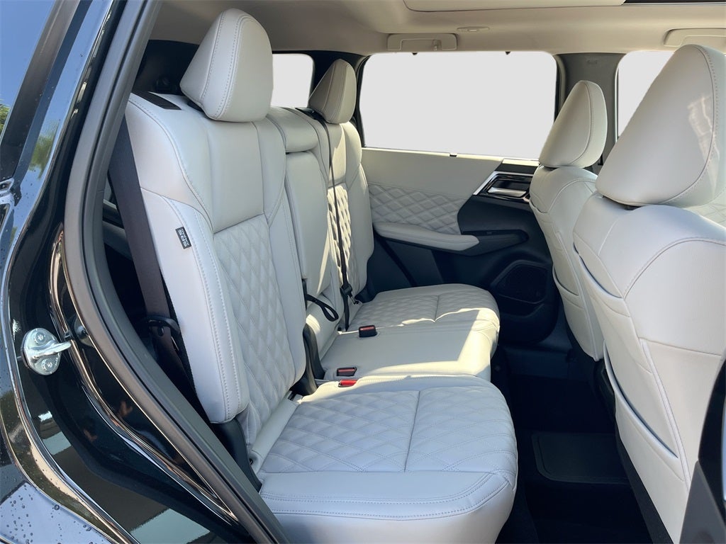 2025 Mitsubishi Outlander Plug-In Hybrid SEL Platinum Edition