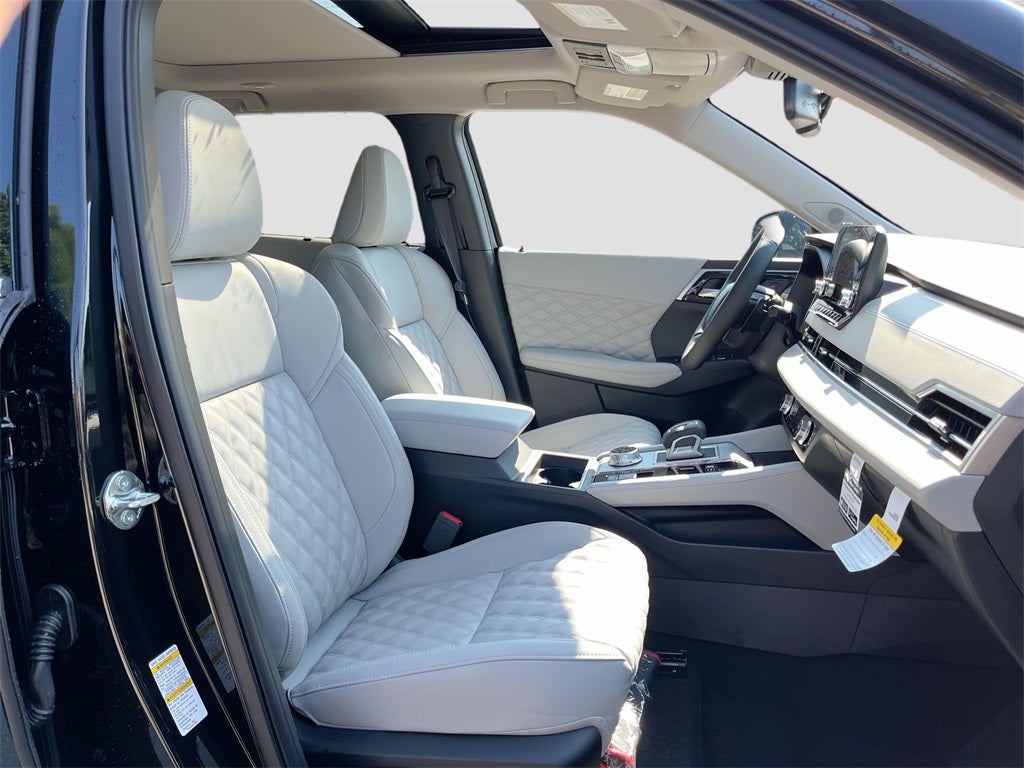 2025 Mitsubishi Outlander Plug-In Hybrid SEL Platinum Edition