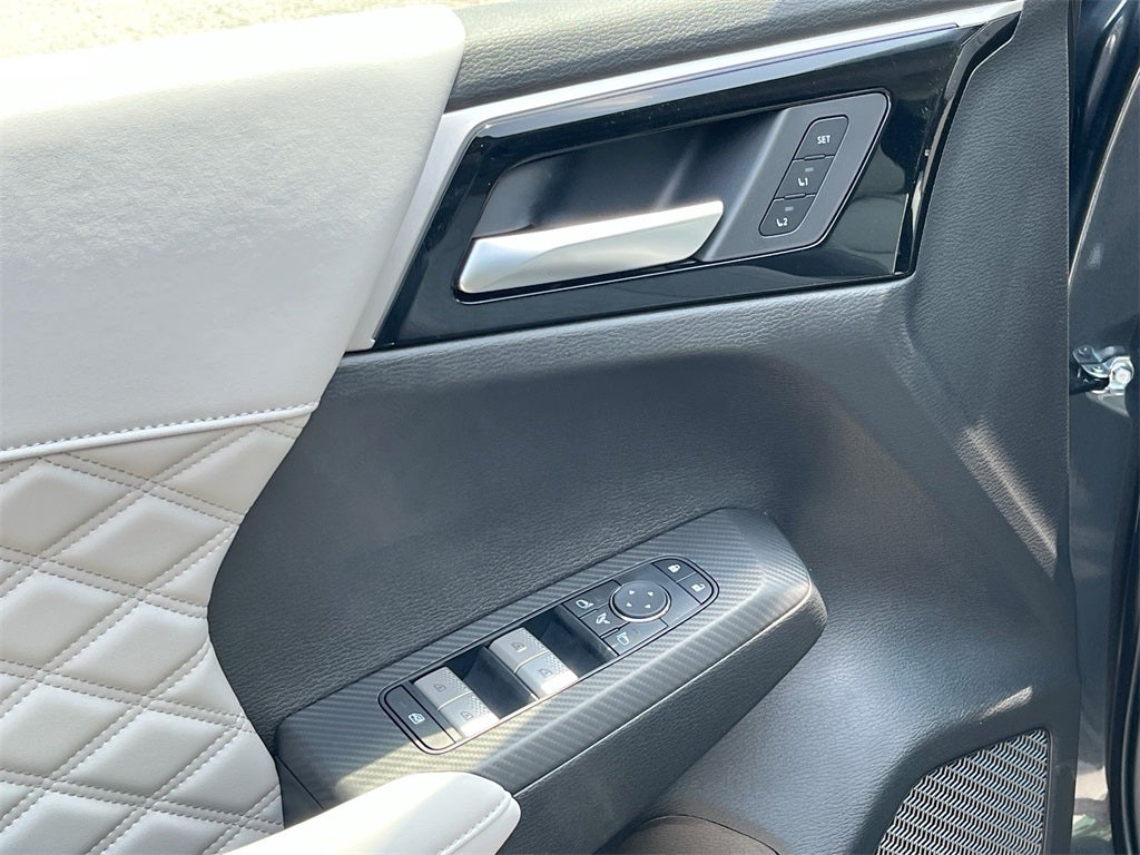 2025 Mitsubishi Outlander Plug-In Hybrid SEL