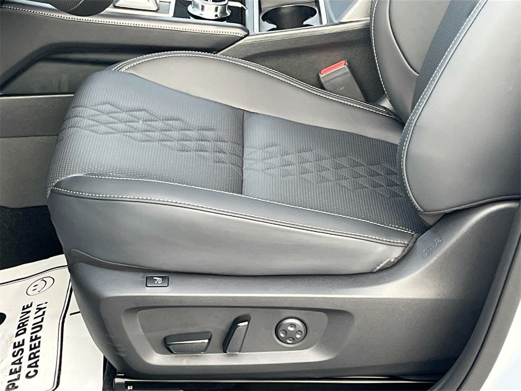 2025 Mitsubishi Outlander Plug-In Hybrid SEL Black Edition