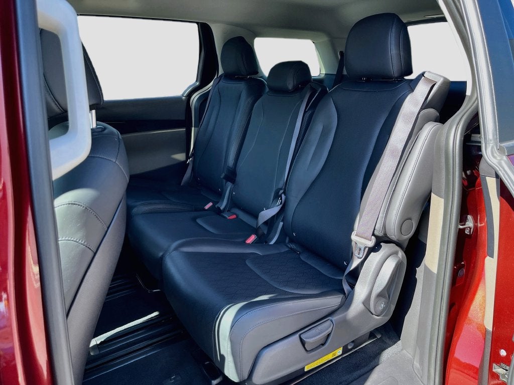 2025 Kia Carnival LXS